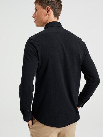 juoda WE Fashion Priglundantis modelis Marškinėliai