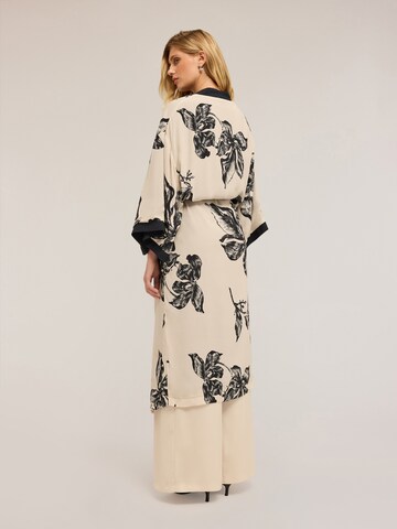 Kimono di MOTIVI in bianco