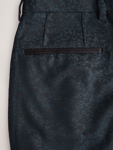 Coupe slim Pantalon à plis Next en bleu