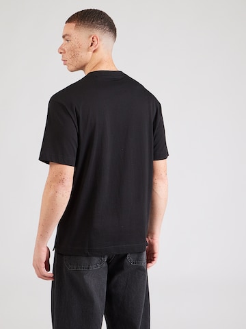 Tricou de la GUESS pe negru