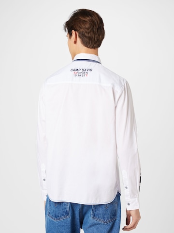 CAMP DAVID - Ajuste regular Camisa 'Laser Sailing' en blanco