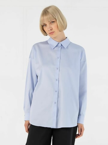Coster Copenhagen Shirt ' Boxy ' in Blue: front