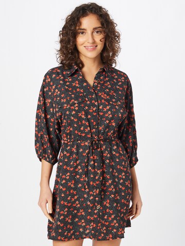 In The Style - Vestidos camiseiros 'JOSSA' em preto: frente