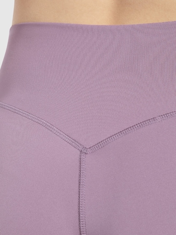 Smilodox Slimfit Shorts ' Etty ' in Lila