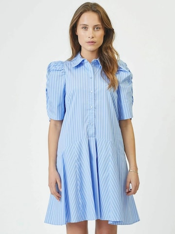Robe-chemise 'Mica' co'couture en bleu : devant