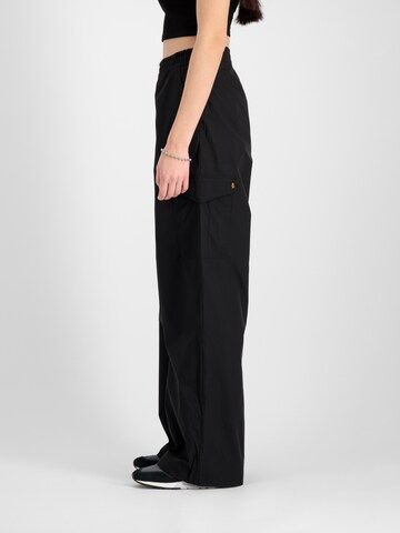 ALPHA INDUSTRIES Ohlapna forma Kargo hlače | črna barva