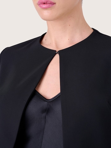 Camomilla Cape 'Cairo' in Zwart