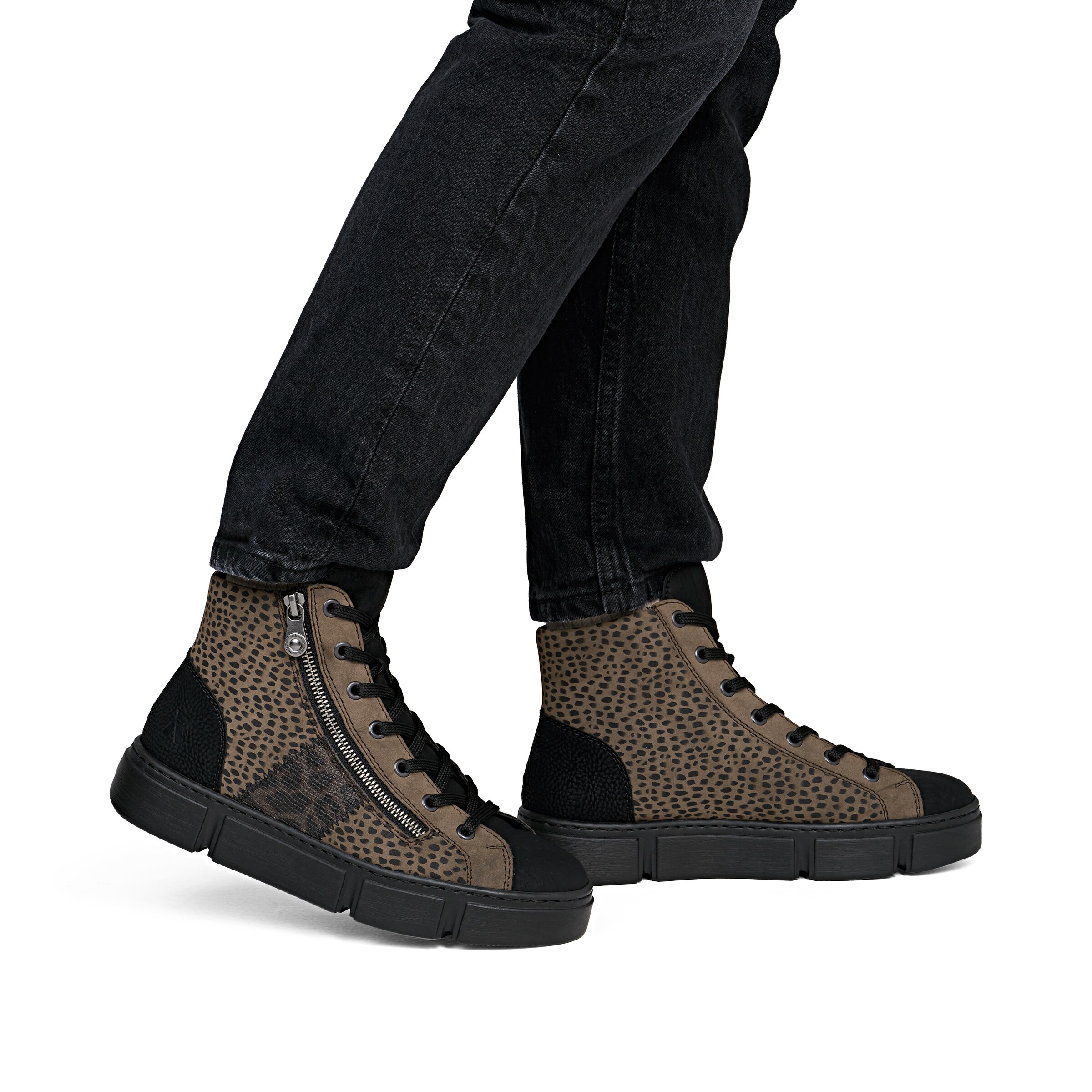 Baskets basses Rieker en marron : devant