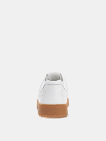 GUESS Sneakers in White