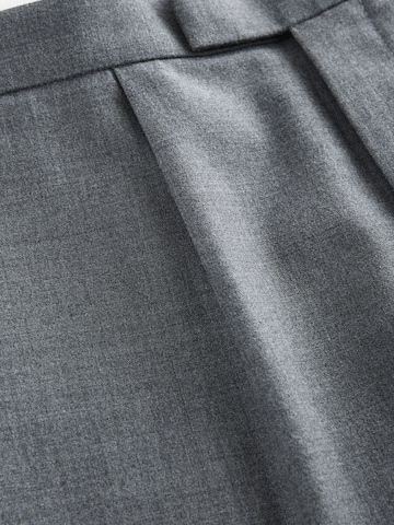 Regular Pantalon à plis Next en gris