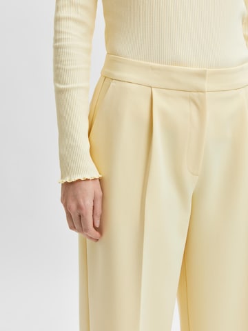 Wide Leg Pantalon à plis SELECTED FEMME en jaune