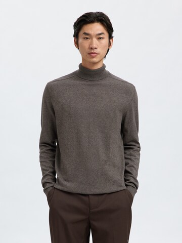 SELECTED Regular fit Sweater 'SLHBERG' in Brown: front