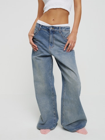 Bella x ABOUT YOU Wide leg Jeans 'Zehra' in Blue: front