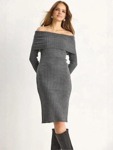 Bianco Lucci - Vestido 'Midi' em cinzento: frente