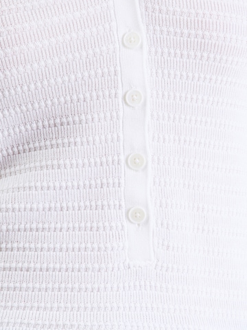 Pull-over 'ALKUNA' DRYKORN en blanc