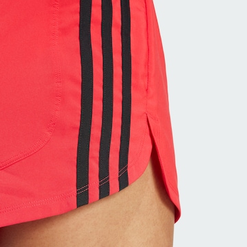 Loosefit Pantalon de sport 'Pacer' ADIDAS PERFORMANCE en rouge