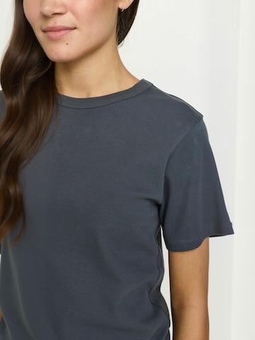 Top ' SRHella ' de la Soft Rebels pe gri: față