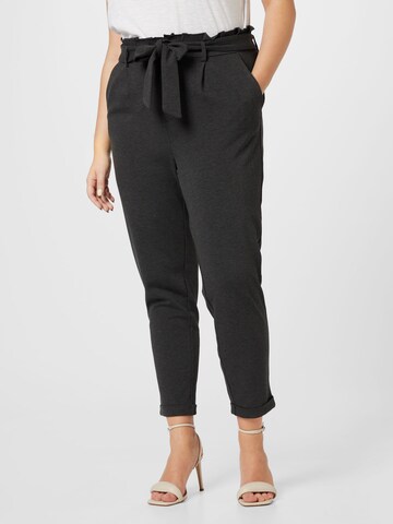 Coupe slim Pantalon ONLY Carmakoma en gris : devant