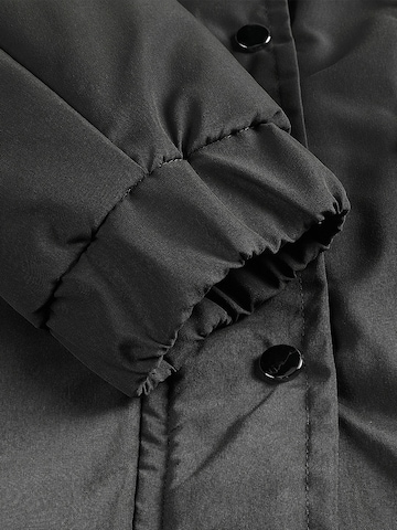 Youthup Winter Jacket in Black