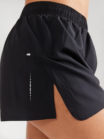 4F Lużny krój Spodnie sportowe w kolorze czarny