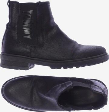 Tommy Jeans Dress Boots in 40 in Black: front