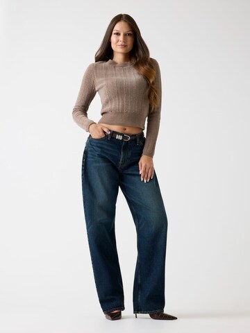 GUESS Sweater in Beige