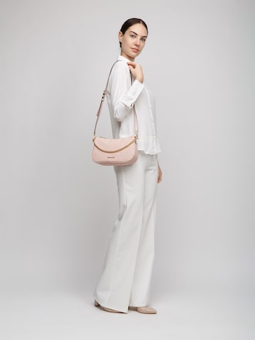 Michael Kors Umhängetasche 'Carmela Medium Signature Logo Convertible Crossbody Bag'‌‌‌‌‌‌ in Pink
