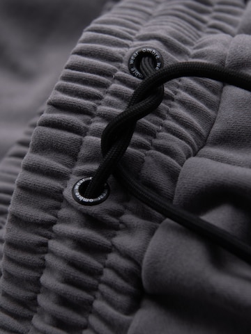 Slimfit Pantaloni sportivi di Ombre in grigio