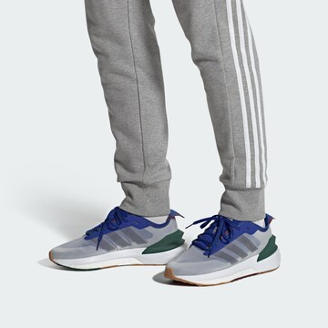 ADIDAS SPORTSWEAR Sneaker low 'Avryn' in Blau: predná strana