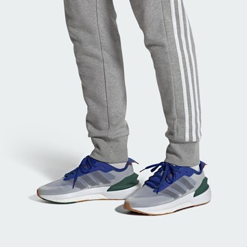 Chaussure de course 'Avryn' ADIDAS SPORTSWEAR en bleu : devant