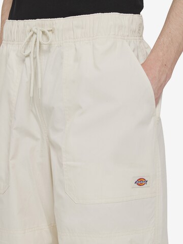 DICKIES Loosefit Cargobukse i hvit