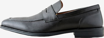 Chaussure basse Next en noir : devant