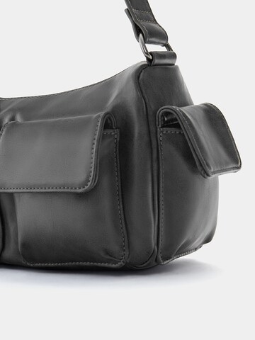 Pull&Bear Schultertasche in Grau