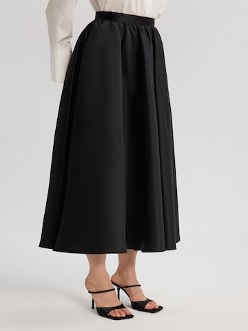 Touche Prive Skirt in Black