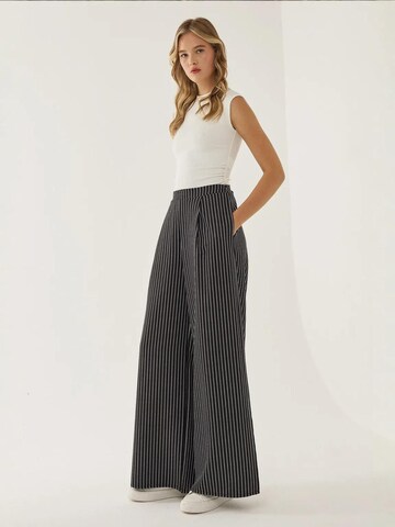 Wide Leg Pantalon à pince Hiccup en noir