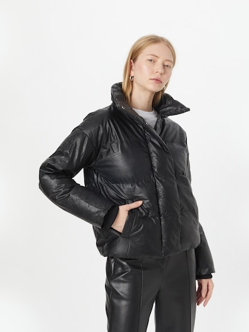 SISTERS POINT Between-Season Jacket 'DYVA' in Black: front