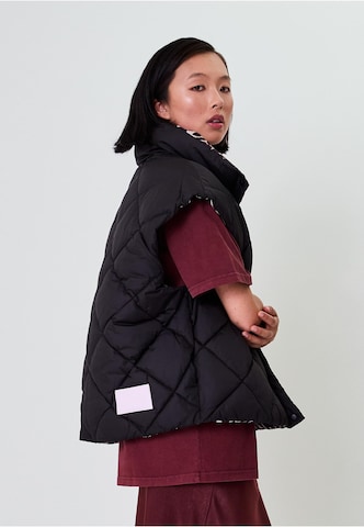 OH APRIL Liivi 'Onyx' värissä musta