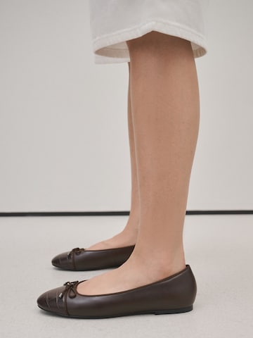 Next Ballerina 'Forever Comfort®' in Bruin