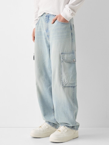 Bershka Regular Jeans in Blue: front