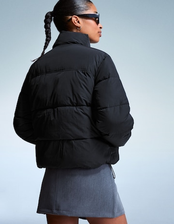 Bershka Winterjas in Zwart