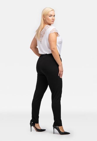 Coupe slim Pantalon à pince 'ERYKA' Karko en noir