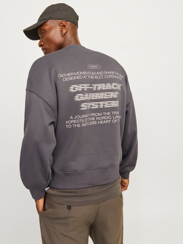 JACK & JONES Sweatshirt 'JCOTERRAIN' in Grau: Vorderseite