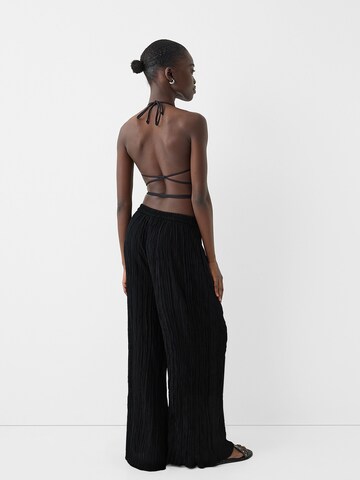 Bershka Wide Leg Housut värissä musta
