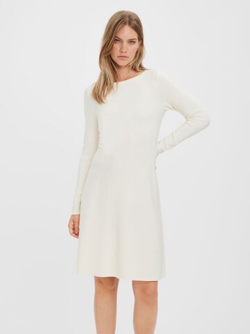 Robes en maille VERO MODA en beige : devant