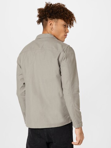 Coupe regular Chemise Club Monaco en gris