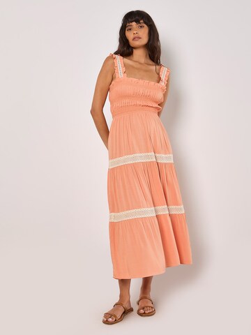 Robe ' ' Apricot en orange : devant