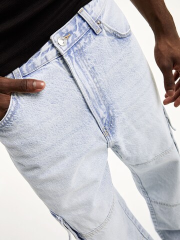 Bershka Loose fit Cargo jeans in Blue