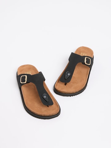 Friends Like These Босоножки через палец в Черный