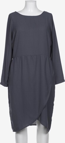 Junarose Dress in XXL in Grey: front