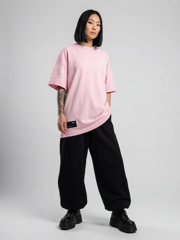 QWX2 Oversizeshirt 'Urban'‌‌‌‌‌‌‌‌‌‌ in Pink: Vorderseite